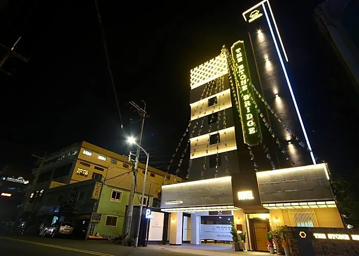 The Stone Bridge Sasang Hotel